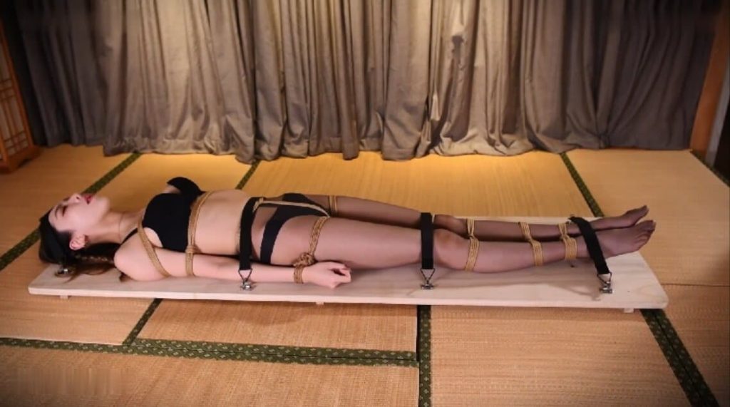 图片[3]_LG兔子新片 原声 黑丝袜塞嘴 蒙眼 TK_绳艺库视频下载