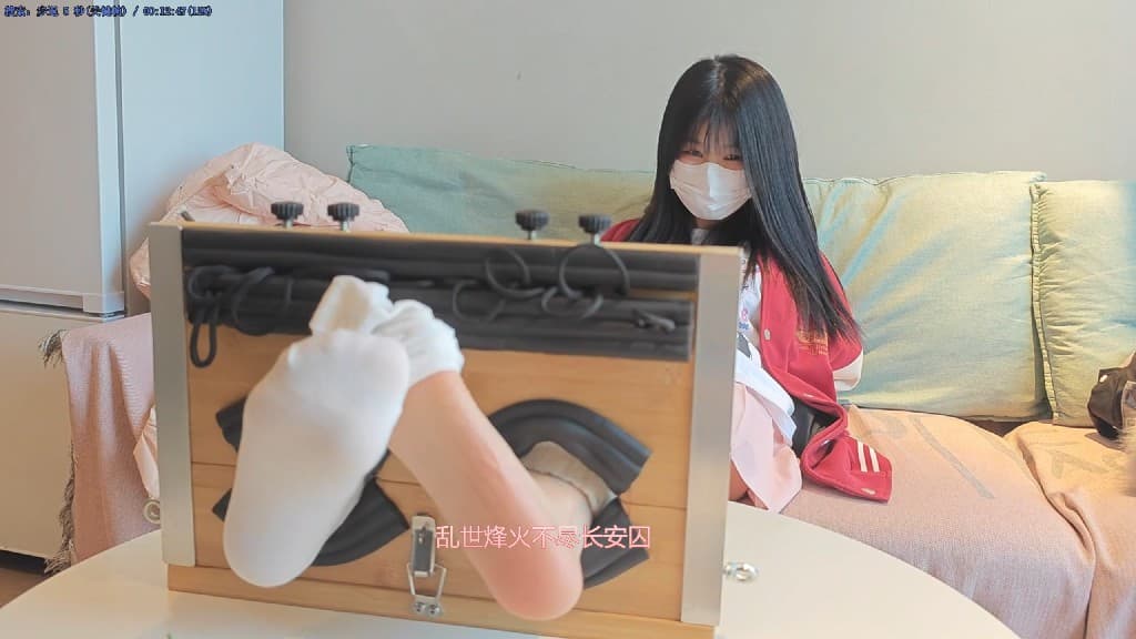 【重磅】[橘子原创]羽毛笔挠痒地狱 (无水印原版)_绳艺库视频下载