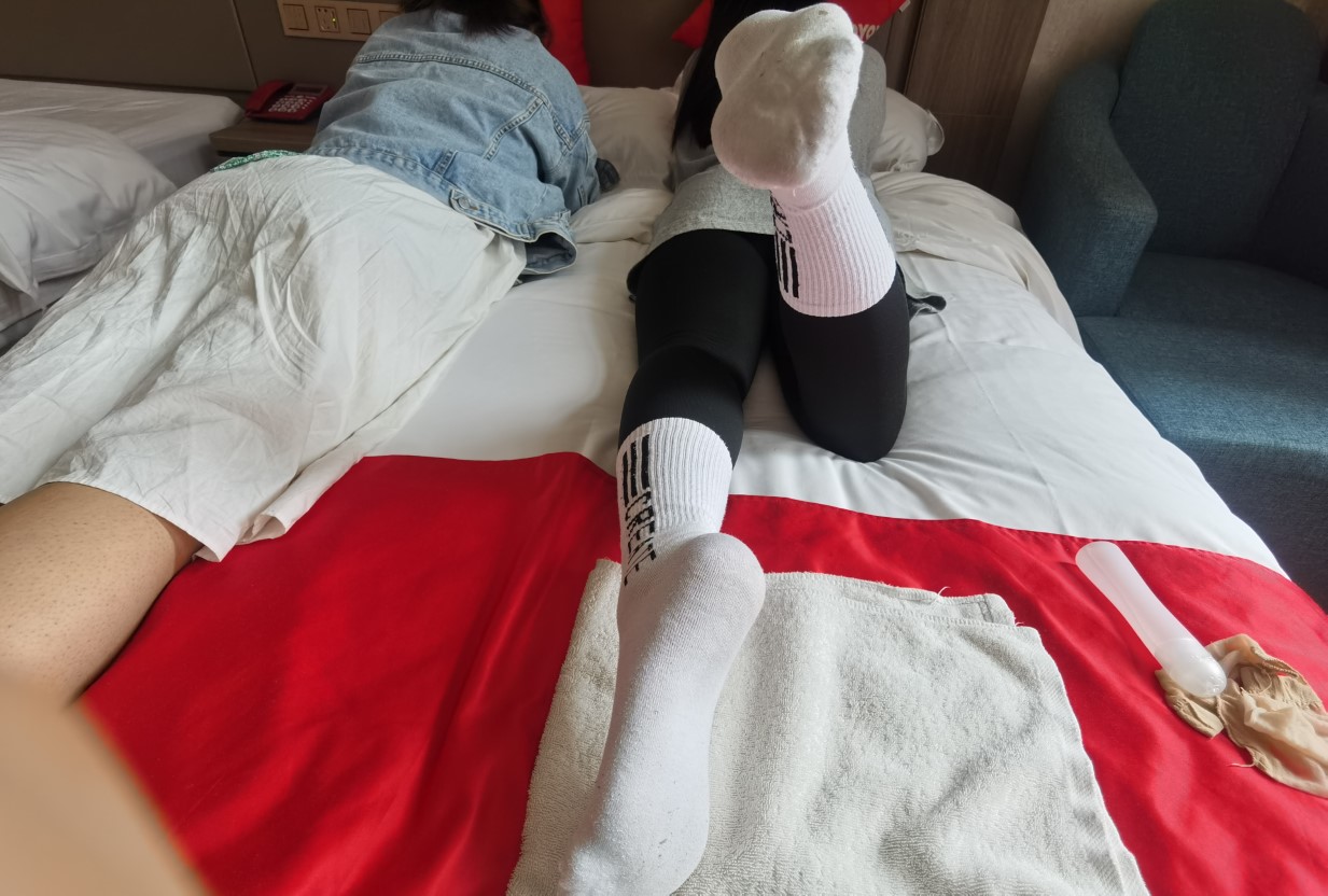 图片[3]_【网友原创】学舞蹈的小班花被我约来拍摄嫩脚丫_绳艺库视频下载