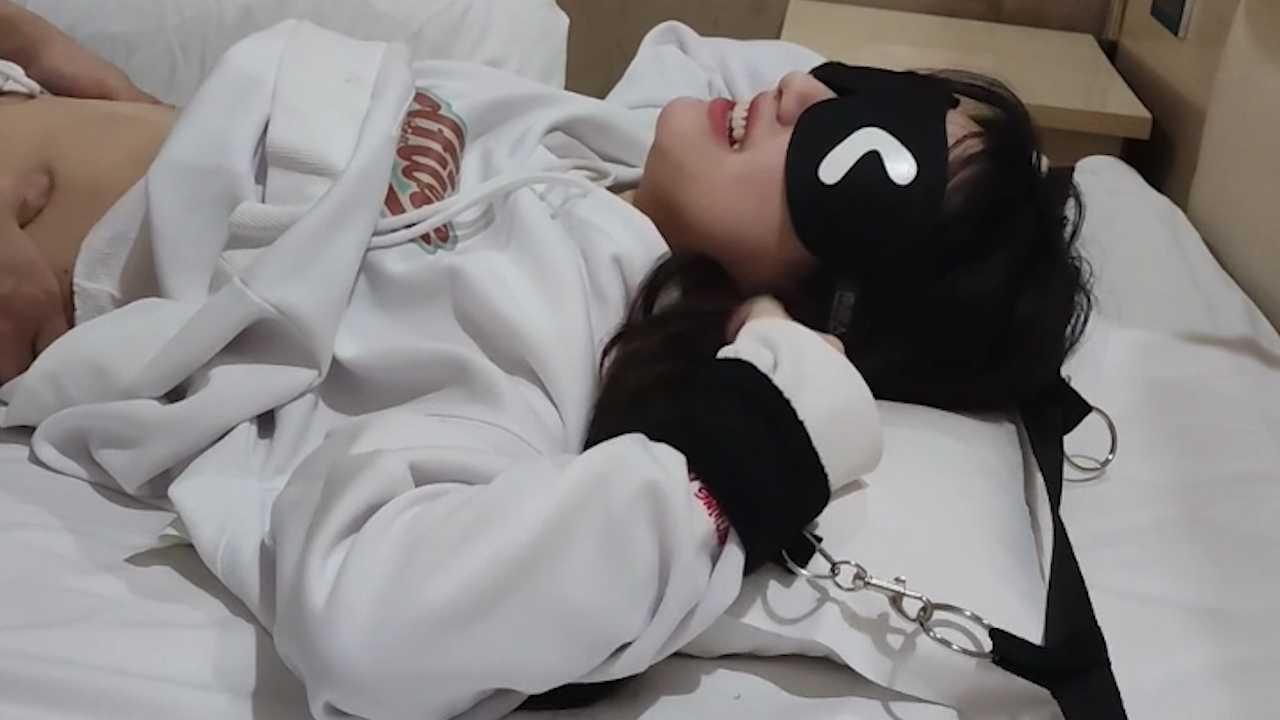 真实-tk挠-怕痒的漂亮女孩_绳艺库视频下载