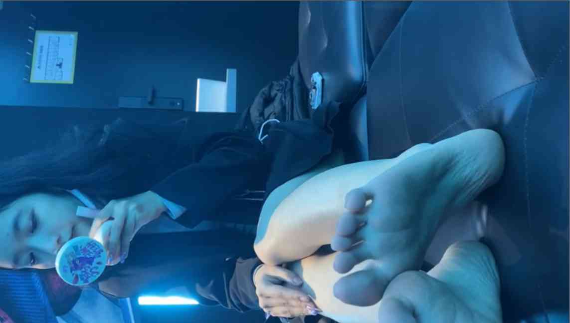 图片[5]_【真实】套路漂亮大学同学到KTV里tk她的脚心_绳艺库视频下载