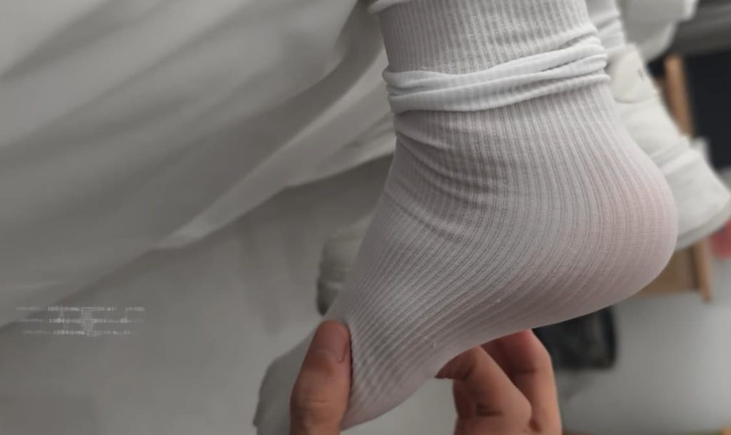 重磅老哥约tian高颜值女大酒店挠tian丝袜小嫩脚_绳艺库视频下载