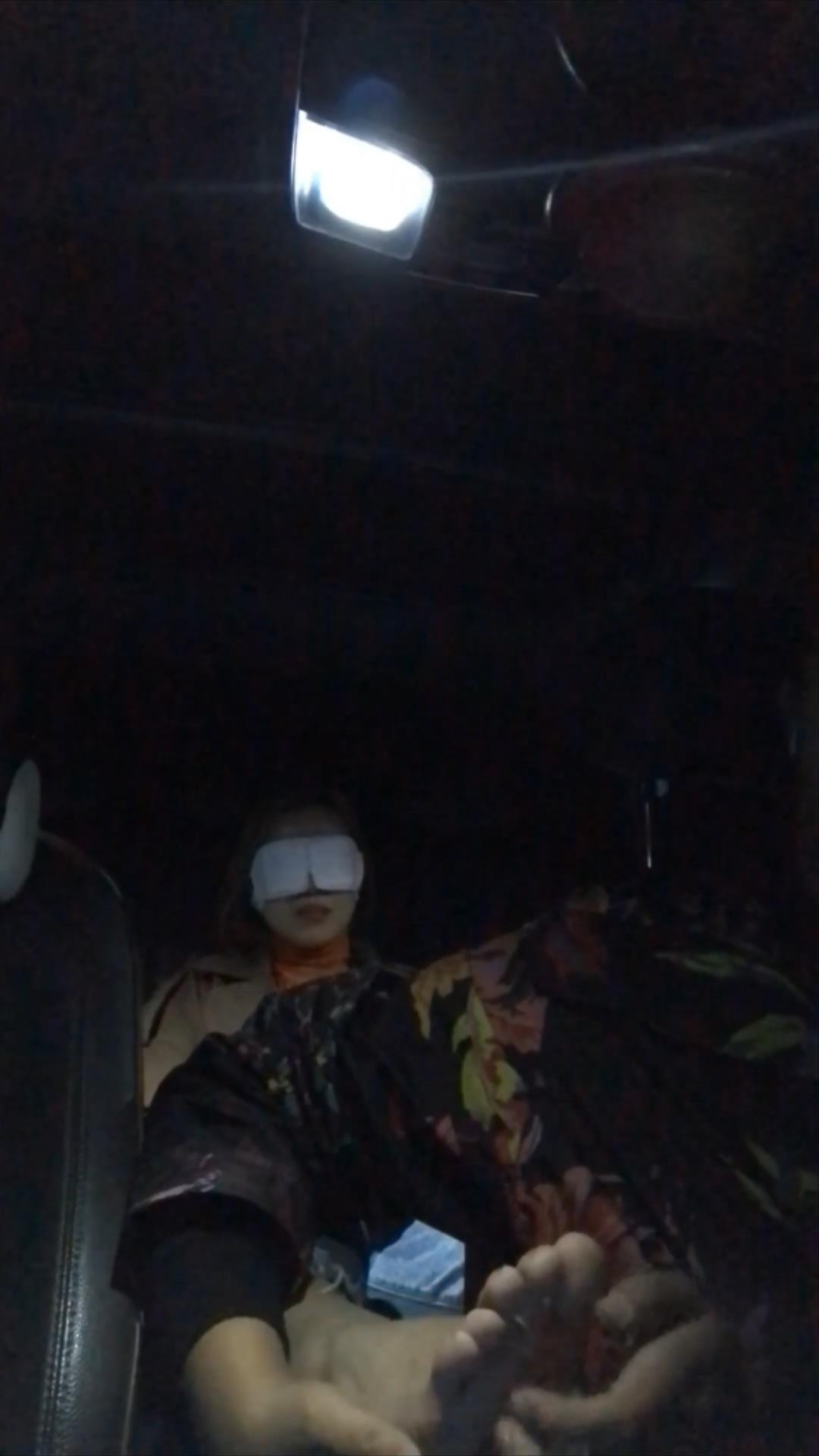 图片[3]_真实-街头搭讪单身美女到车上脱袜tk怕痒脚丫_绳艺库视频下载