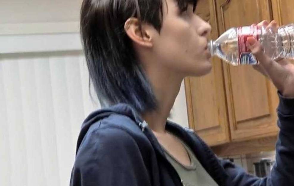 【PXF】剧情-颜值女下班回家被抓住放倒脱鞋脱袜TK挠甜_绳艺库视频下载