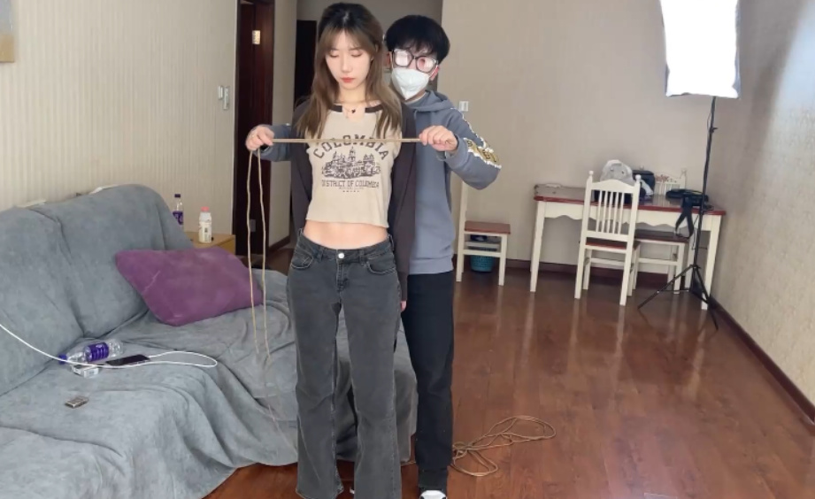 【贝特原创】最新-清纯少女琪琪白丝白袜裸足被牙刷tk_绳艺库视频下载