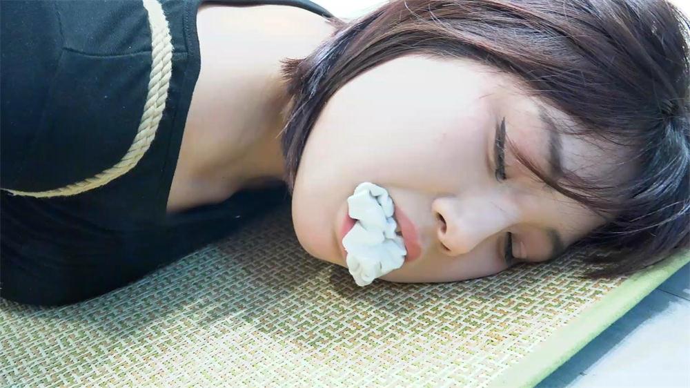 图片[3]_被BT邻居绑架TK折磨的塑料姐妹花 大量挠脚TK_绳艺库视频下载