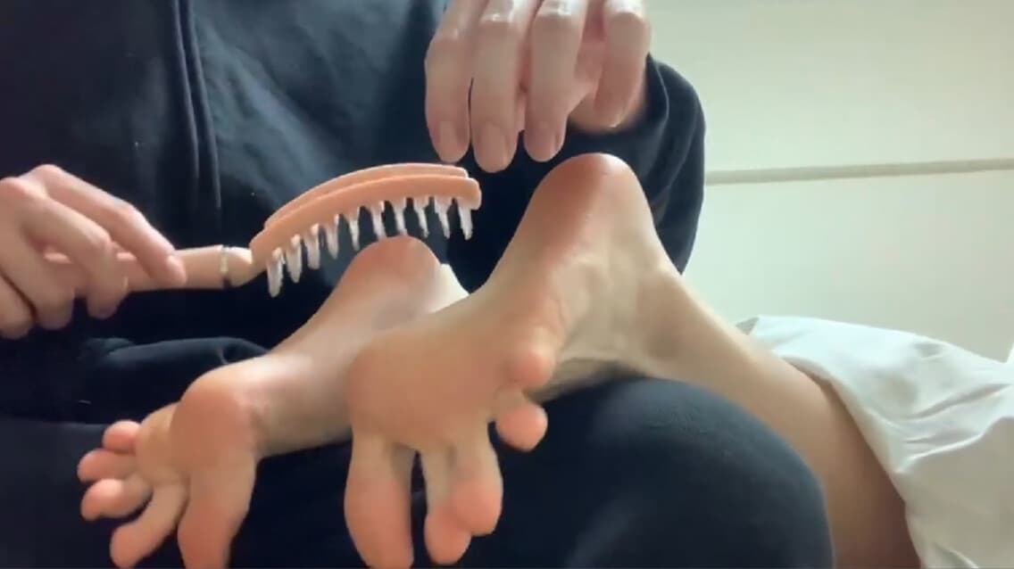 玉足怕痒模特 小月约现实录_绳艺库视频下载