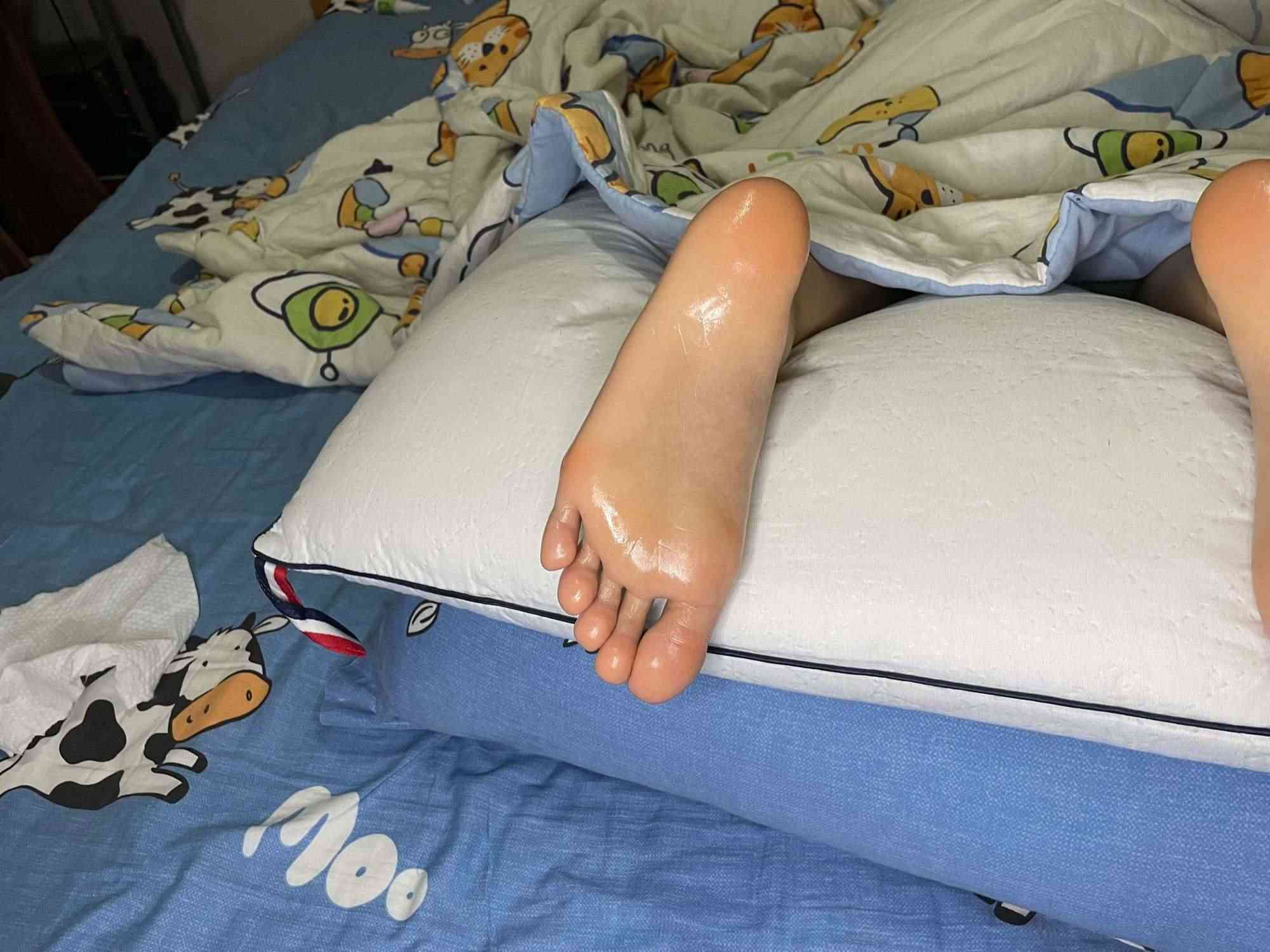 图片[5]_【cc原创】轻挠玩弄被窝里女友35码小嫩脚_绳艺库视频下载