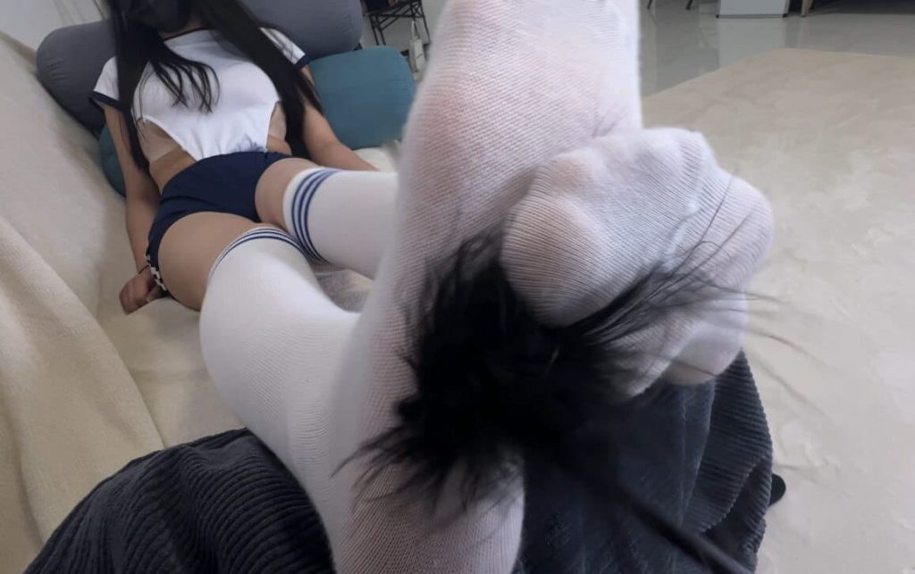 【波斯狼】淘气的妹妹就喜欢让我给她挠脚_绳艺库视频下载