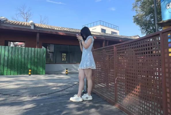 哄骗小女友车上挠小嫩足_绳艺库视频下载