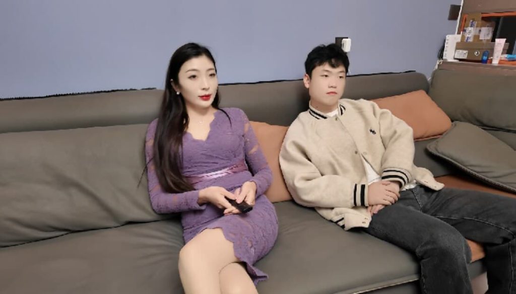 母子 – 妈妈深深的喜欢上这个刺激的游戏_绳艺库视频下载