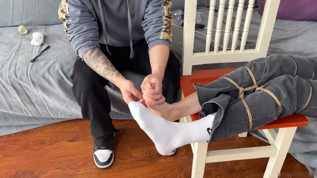 图片[4]_【贝特原创】最新-清纯少女琪琪白丝白袜裸足被牙刷tk_绳艺库视频下载