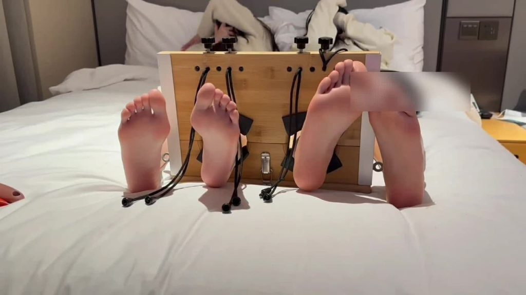 【通城大玩家】双人模特tk 脚板很长_绳艺库视频下载