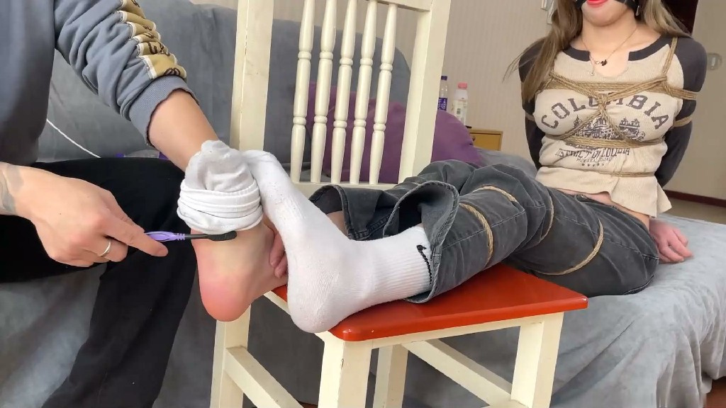 图片[2]_【贝特原创】最新-清纯少女琪琪白丝白袜裸足被牙刷tk_绳艺库视频下载