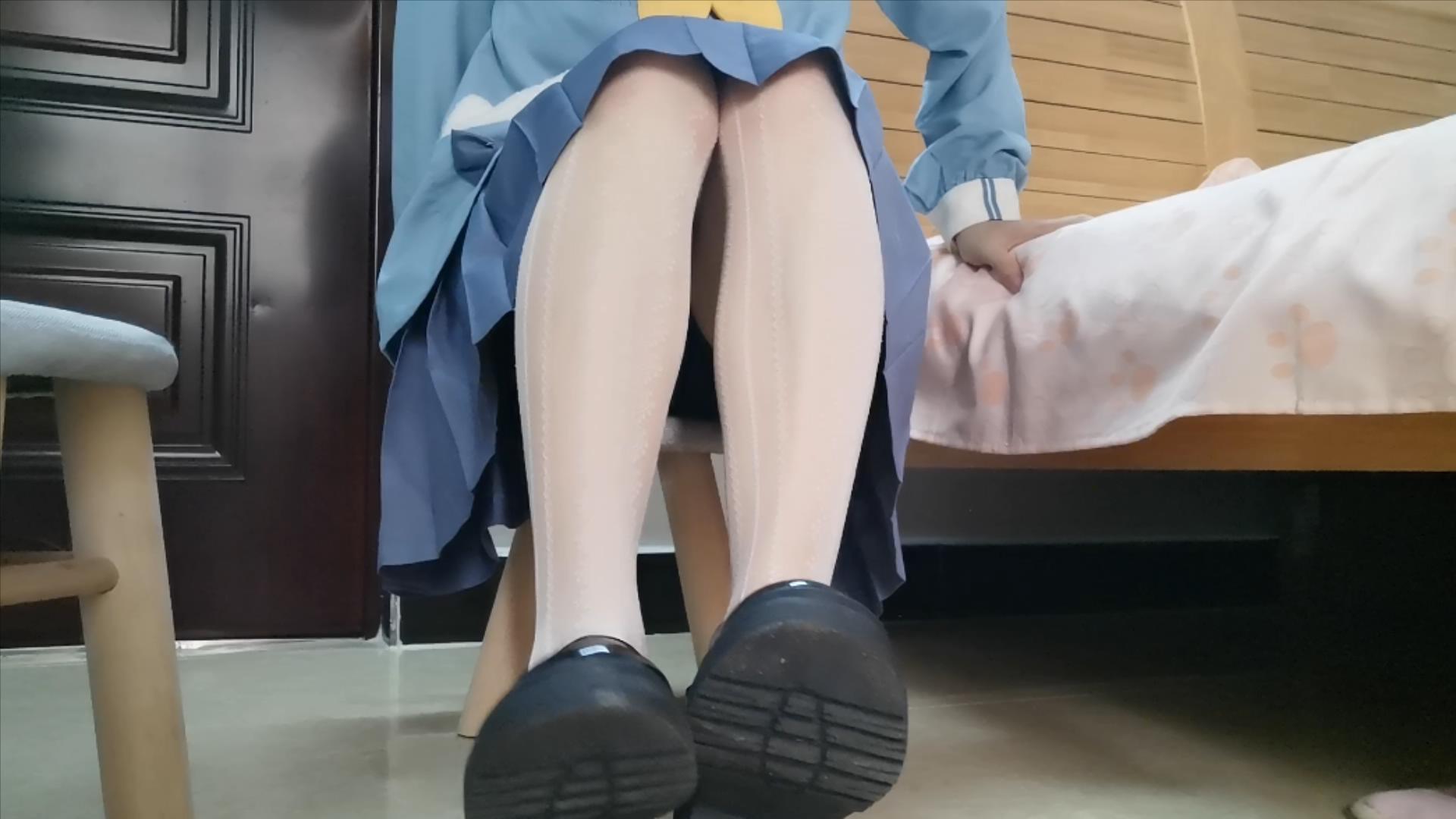 【自购】小琪琪脚心写字玩装满牛奶的气球第二部_绳艺库视频下载