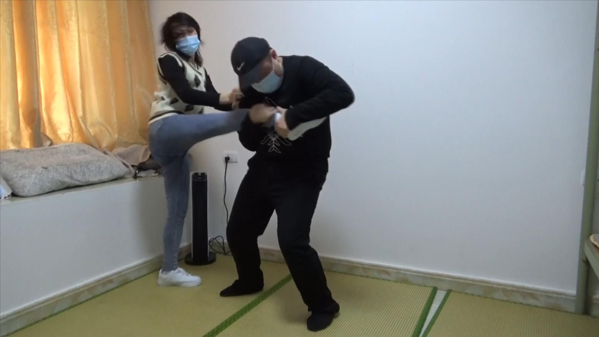 图片[4]_功夫少女暴打入室小贼后、体力不支被反制tk咬脚_绳艺库视频下载