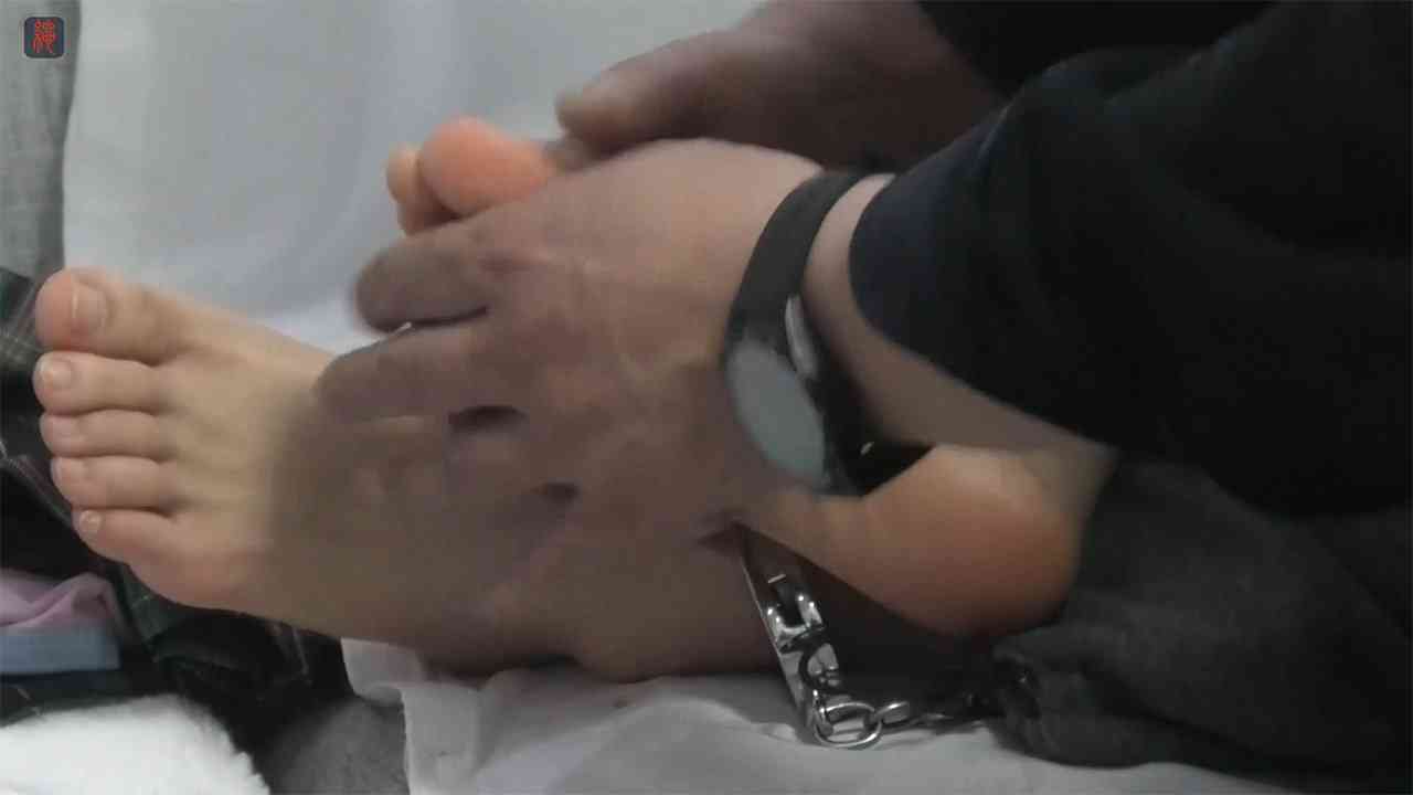 图片[3]_眼镜妹tk游戏 c自己脏白袜-tk脚心_绳艺库视频下载