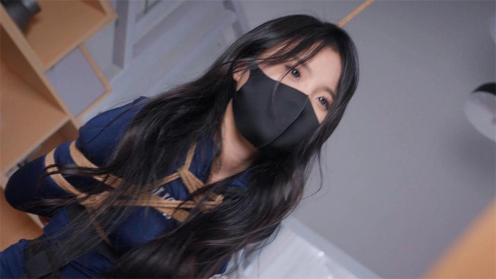 【稀有剧情】女巡逻官贴罚单被记恨，强行拖回家玩脚恋足_绳艺库视频下载