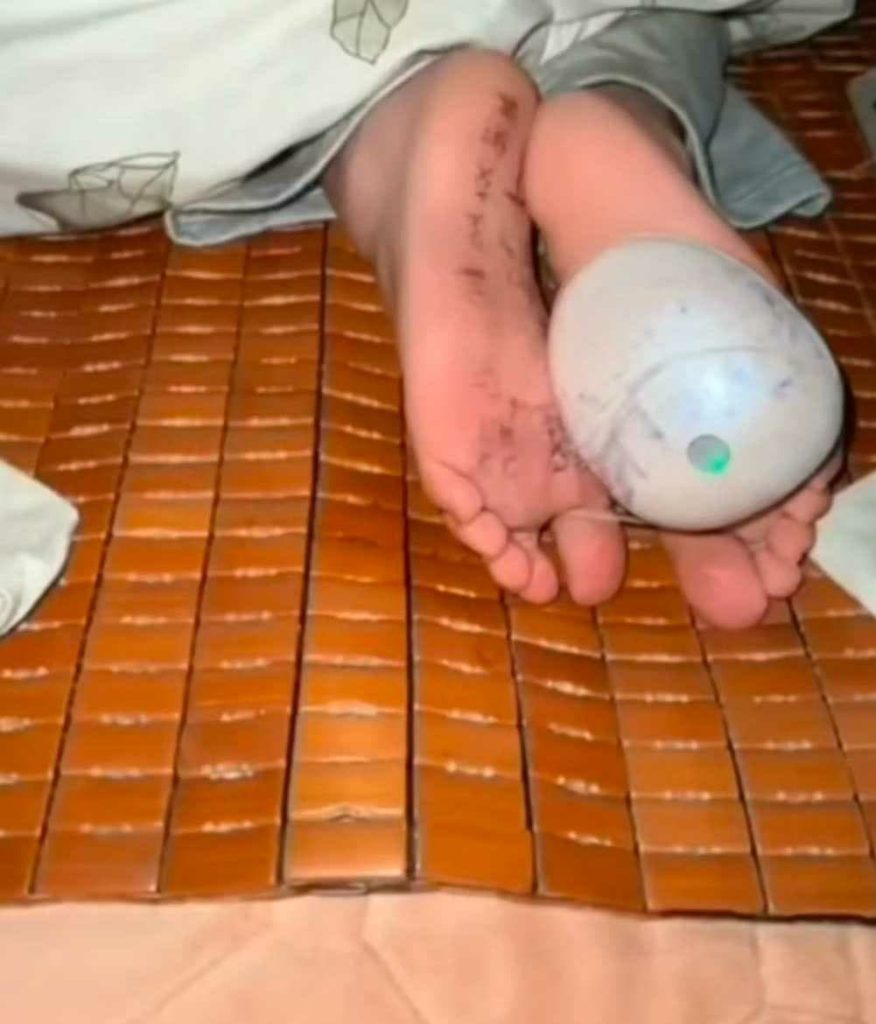 【自整合集】素人美女狂挠臭脚心_绳艺库视频下载