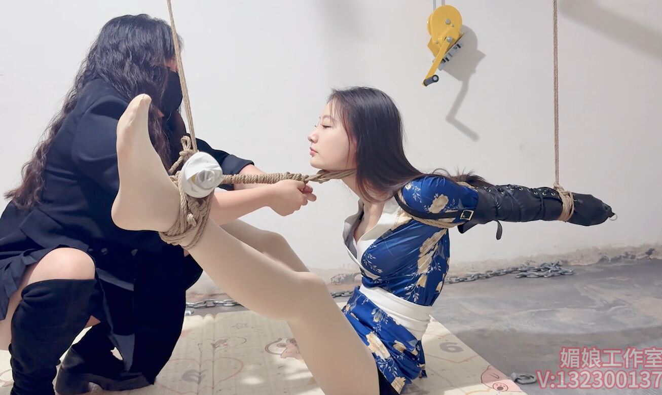 电流刺激和脚心大腿的疼痛感，书瑶实在难以承受哭了出来_绳艺库视频下载