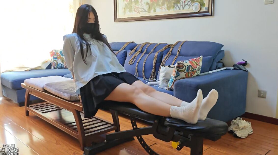 地狱级tk白袜一字型硬核挠痒_绳艺库视频下载