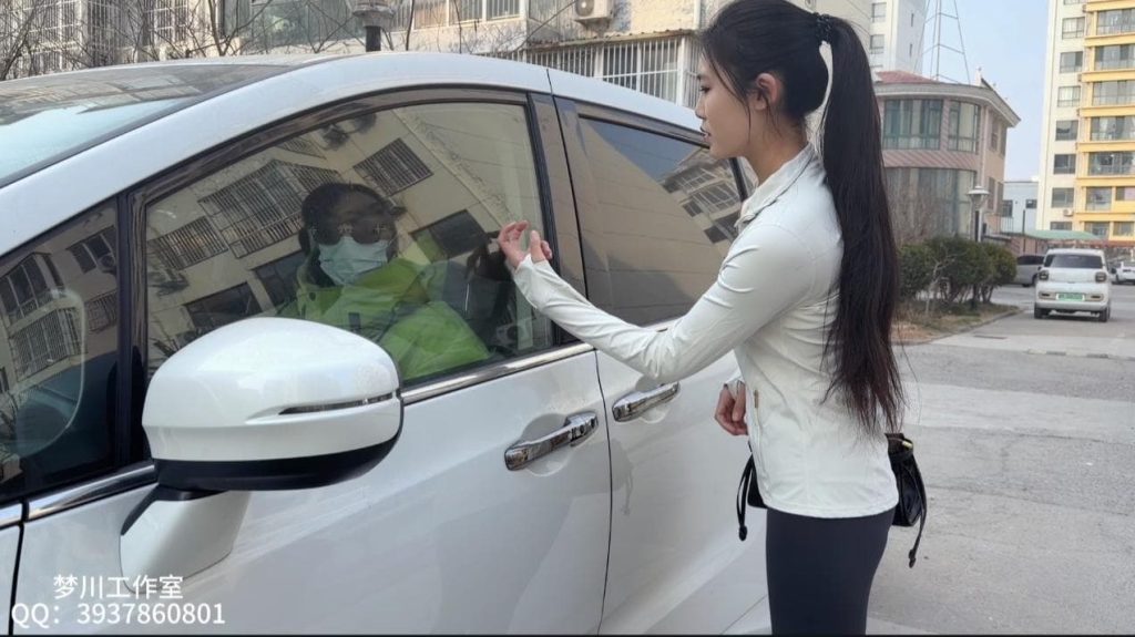 终极户外极品瑜伽女私教山野小区乘车被恶徒_绳艺库视频下载