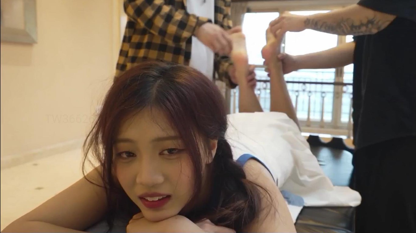 【重磅】首发！推特大王 酷似张元英的极品美女全身tk_绳艺库视频下载