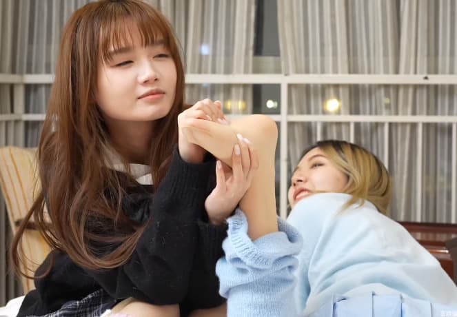 【袜啵啵首发】小甜豆甜甜圈互挠丝袜脚+丝袜话筒asmr_绳艺库视频下载